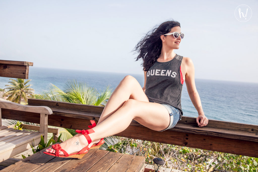Kimmay wearing red shoes and queens shirt in Puerto Rico, love your legs blog post